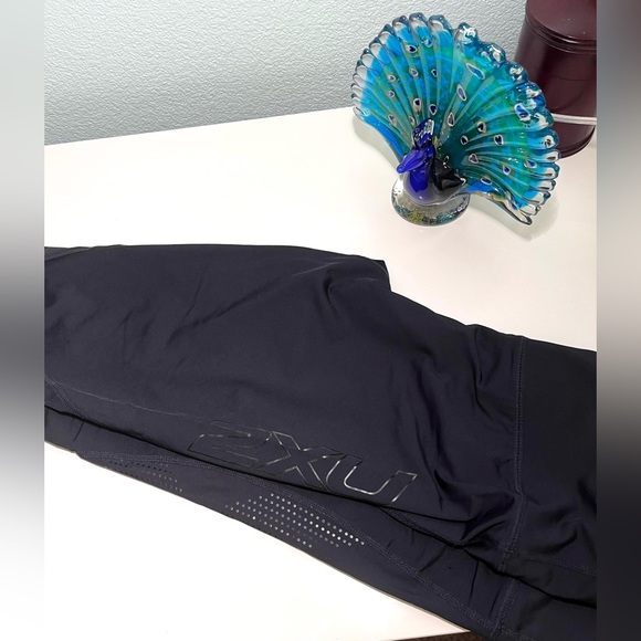 2XU compression tights - Picture 4 of 10